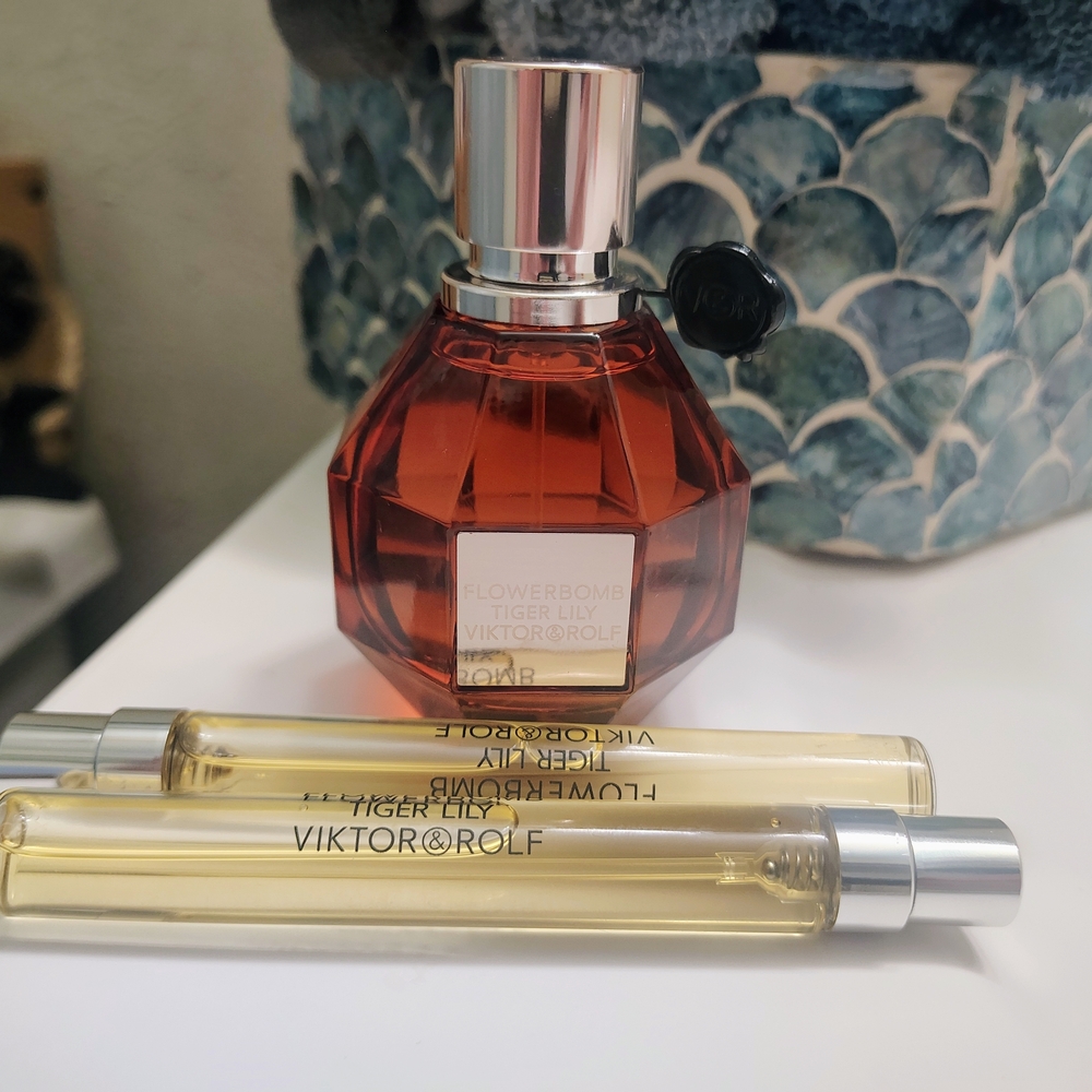 Viktor & Rolf Flowerbomb Perfume 1.7 And 2 Travel Perfumes.